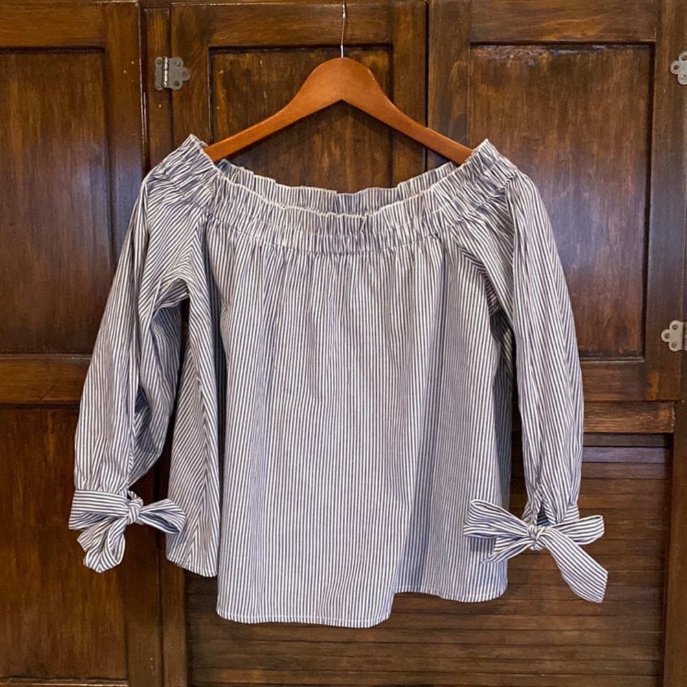 American Eagle off the shoulder top